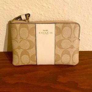 Coach Wristlet-Tan/Gold. Sig PVC LTH CRN ZIP 10011205JAX-New/w/Tags